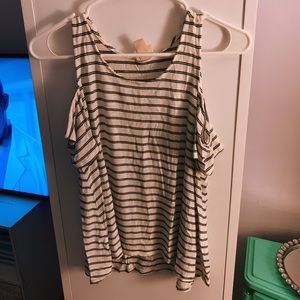 ⭐️Black/White Cold Shoulder Top⭐️